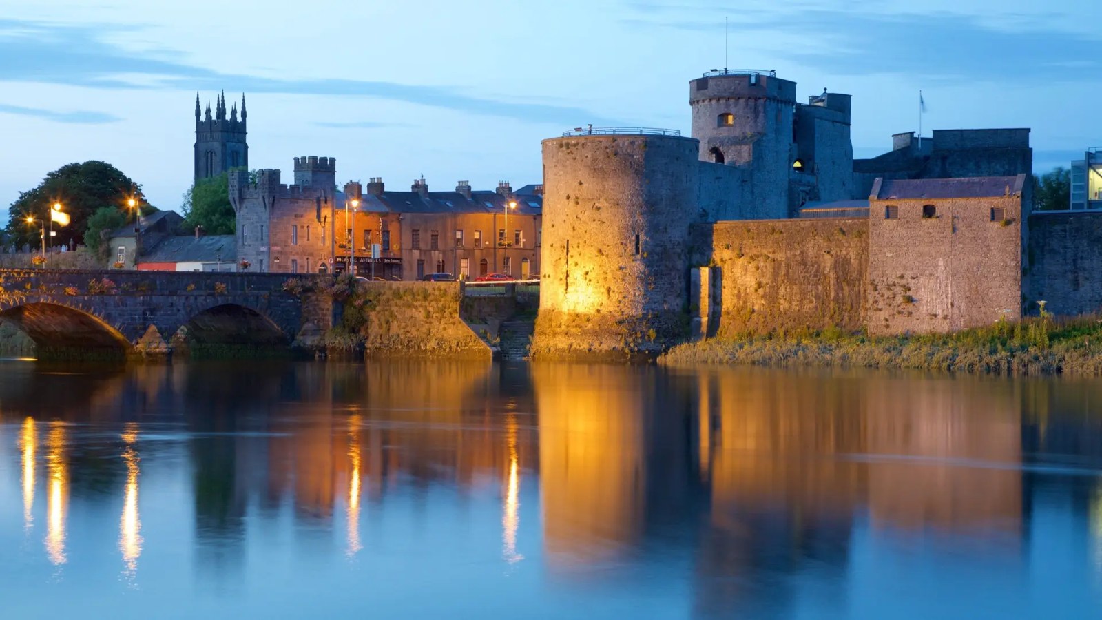 Il castello di Re Giovanni sul fiume Shannon a Limerick